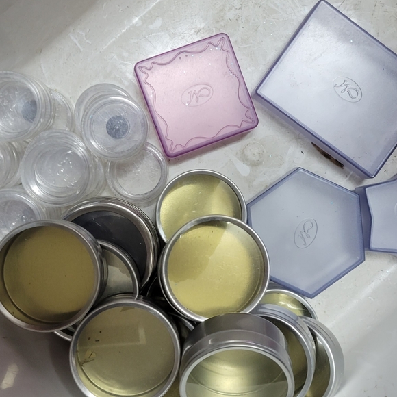 Art containers - Picture 1 of 1